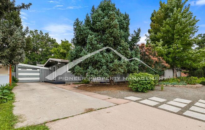 Spacious MidCentruy Modern Home in the Harvey Park Neighbrorhood