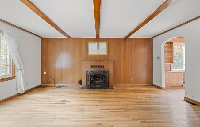 Amazing vintage 2-bdrm/2-bath Cully home—Giant garden, detached art studio, great location