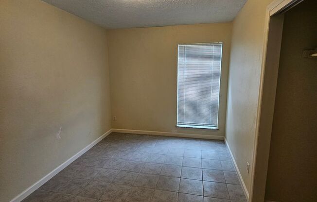 2 beds, 1 bath, $1,000