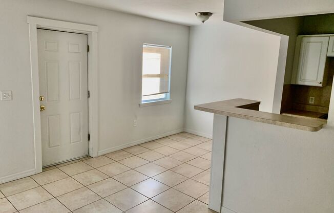 2 bed 2 bath close to downtown Bradenton