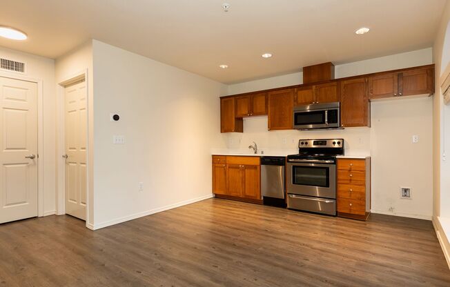 1 bed, 1 bath, 591 sqft, $1,695, Unit 6-E