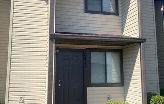 Townhouse with Large Floorplan Convenient to Tyndall AFB!