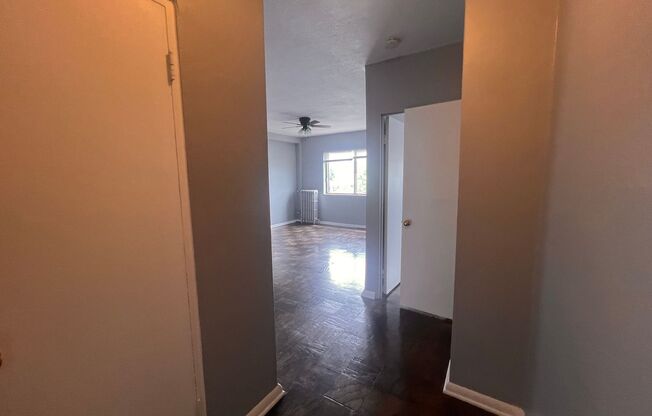 1 bed, 1 bath, $995, Unit 305