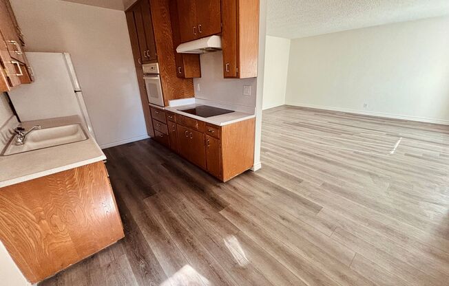 2 beds, 1 bath, 864 sqft, $2,450, Unit 4