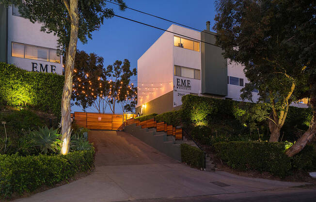 2965 Waverly Drive  Los Angeles, CA 90039