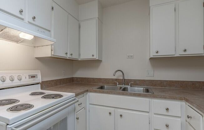 2 beds, 1 bath, 728 sqft, $1,400, Unit 825-29