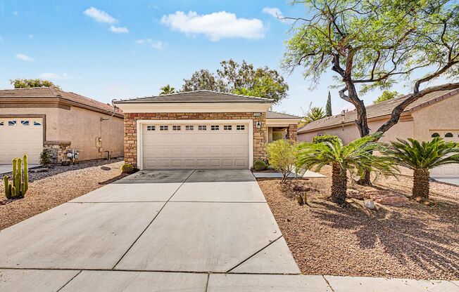 Sun City Anthem-Solera Community-55+ Age Restricted Community-Freshly painted interior-New Carpet Throughout