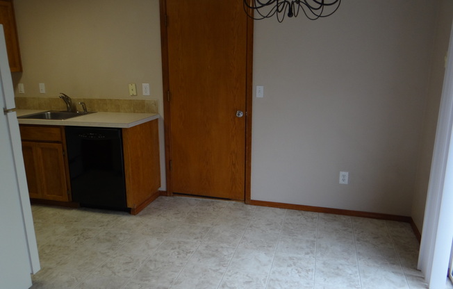 Lovely La Center Duplex Available for Lease - 620 E. Elm Ave La Center, WA