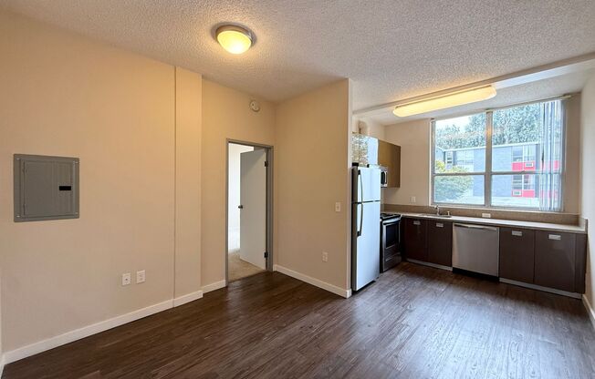 3 beds, 2 baths, 950 sqft, $2,395, Unit 314