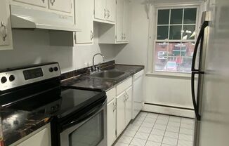 2 beds, 1 bath, $1,300, Unit Unit 14