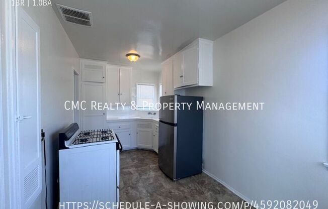 4841 1/2 CLARK AVE
