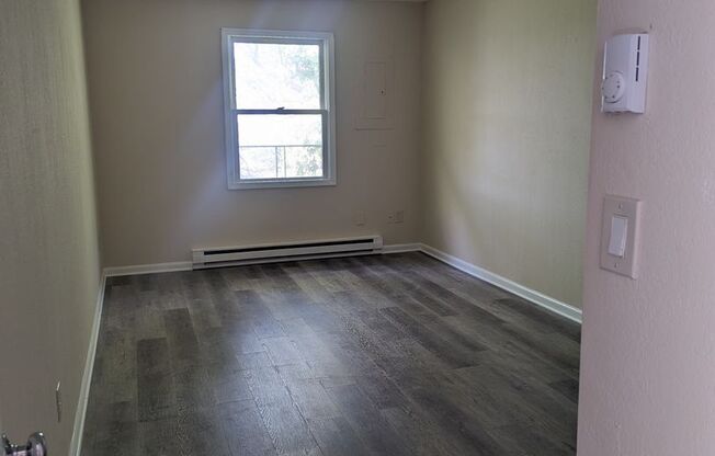 2 beds, 1 bath, $1,595, Unit Unit 201