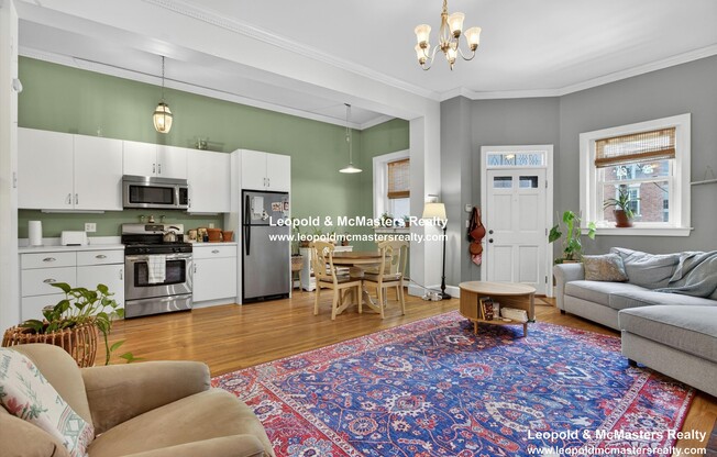 7 REGENT CIR