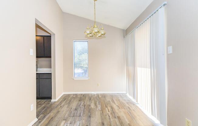 1 bed, 1 bath, 720 sqft, $1,099