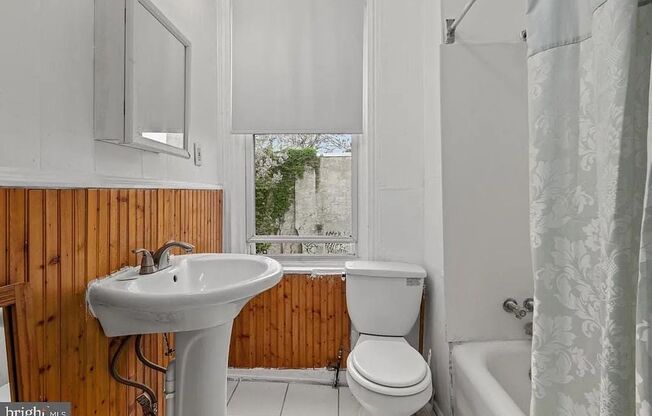 Bright 3 bed 1 bath!