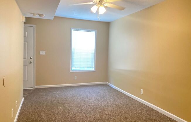 2 beds, 1.5 baths, 1,050 sqft, $995