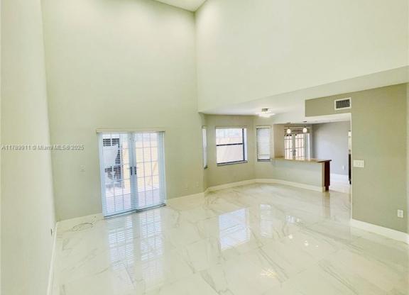 11325 SW 9 CT