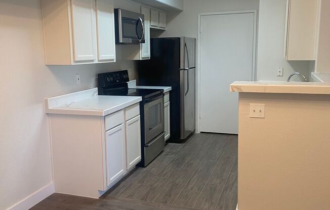 1 bed, 1 bath, $1,400, Unit 2058