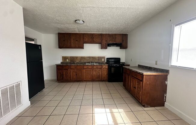 3 beds, 2 baths, $900