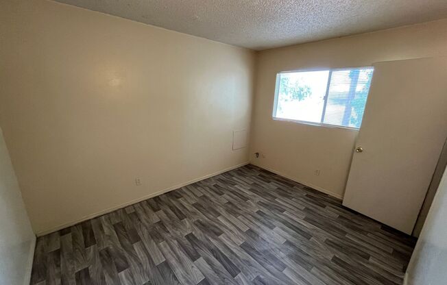 2 beds, 1 bath, $950, Unit 13