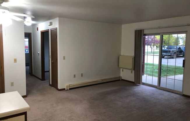 2 beds, 1 bath, 750 sqft, $775, Unit Apt 7