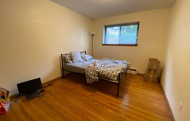 1 bed, 1 bath, $850, Unit 10