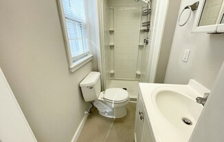 2 beds, 1 bath, $2,400, Unit 2