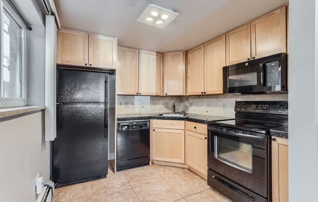Studio Apartment One Block From DU