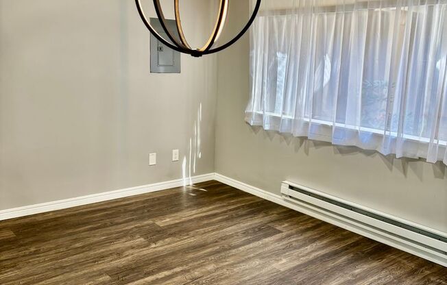 2 Bed / 2 Bath updated Mercer Island condo $2,995/mo