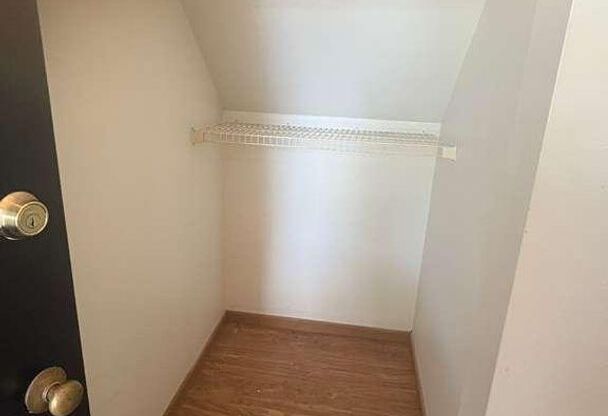 1 bed, 1 bath, 750 sqft, $1,350, Unit 8125-8125H