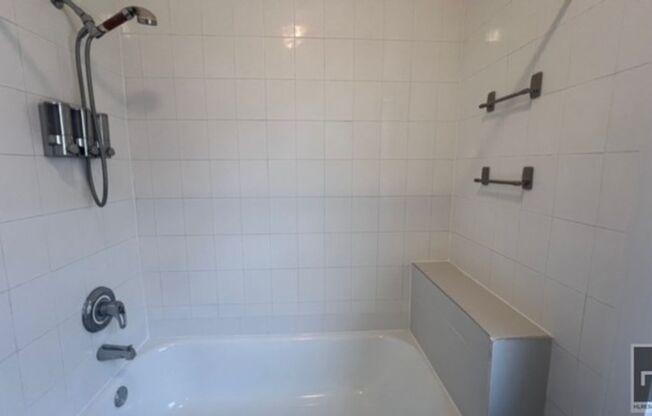 2 beds, 1 bath, $2,400, Unit 2