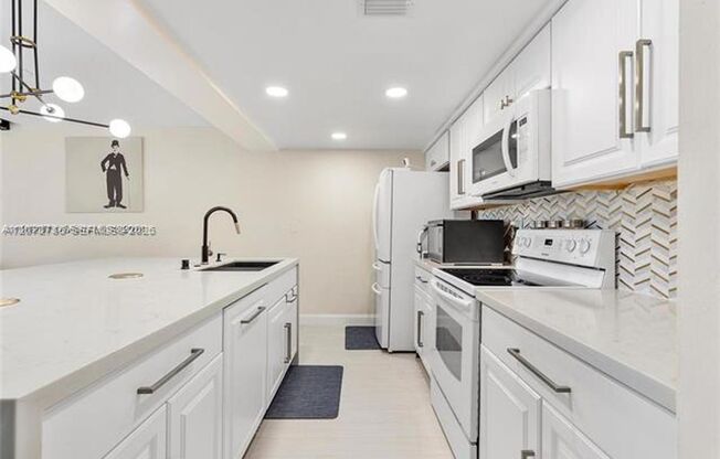1281 W Fairway Rd th 1281, Pembroke Pines, FL 33026