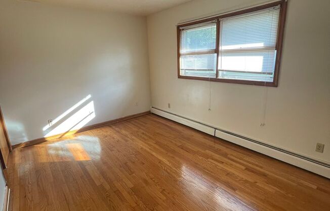 2 beds, 1 bath, 903 sqft, $1,240, Unit C-3