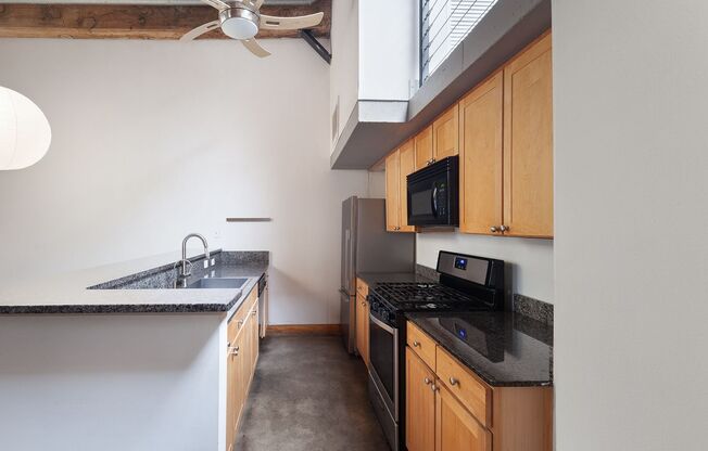 Industrial-Chic 2/2 Loft with Garage Near BeltLine & Downtown