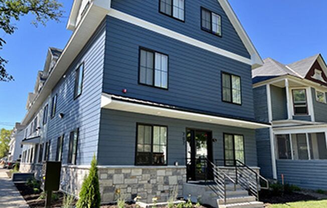 707, 709, 711, 713 13th Ave SE (4 Units)