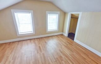 1 bed, 1 bath, 300 sqft, $595, Unit 47 Wilson Up, 1 Bed