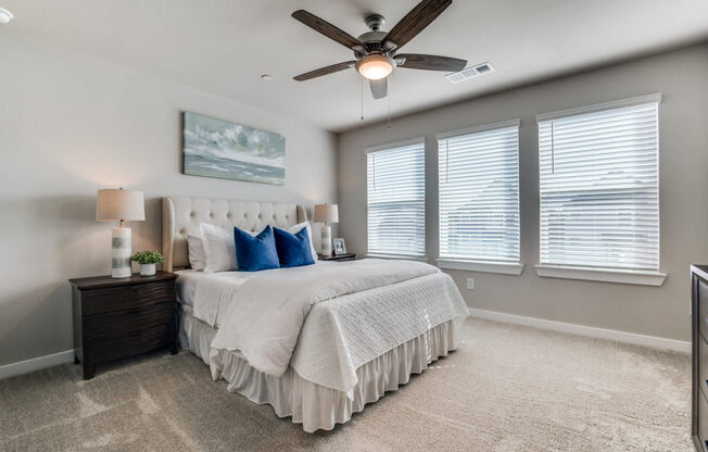 Canvas at Denton large upstairs bedroom with walk in closet, build to rent, homes for rent in Denton, professionally managed rental home community, private yards, low maintenance, pet-friendly.