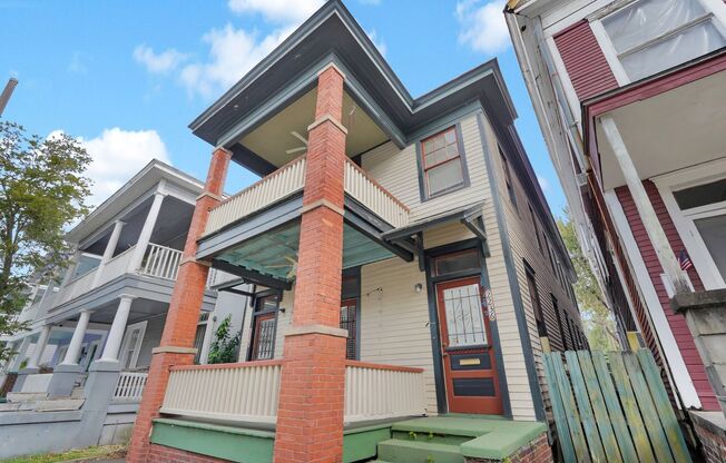 2 BED | 1 BATH | STARLAND DISTRICT