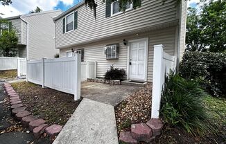 2 beds, 1.5 baths, $1,245, Unit Unit 32