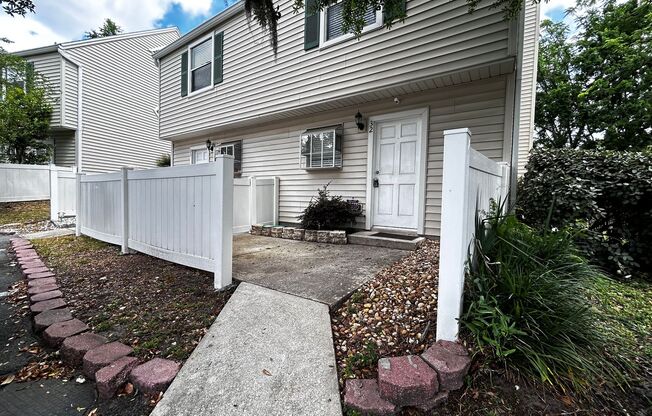 Newly Renovated 2/1.5 Condo in Gated Community Downtown!