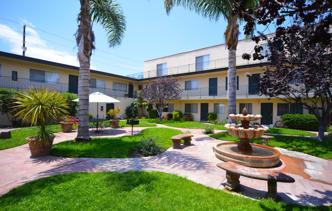 Ocean View Townhomes courtyard 