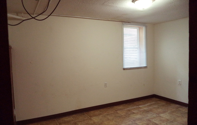 3 beds, 2 baths, $945