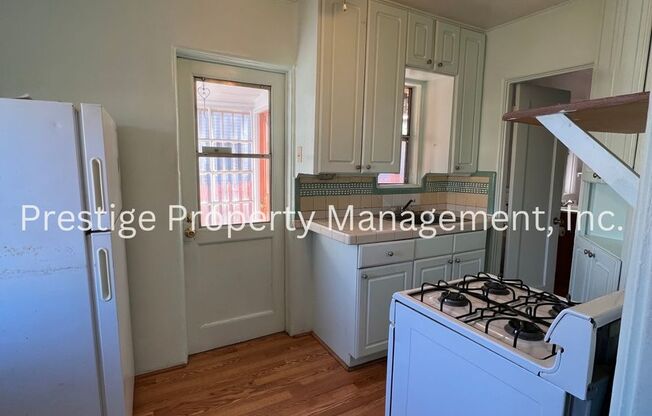2 beds, 1 bath, 604 sqft, $925, Unit #1