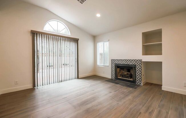 Gorgeous Fully Remodeled 3 Bedroom House For Lease!