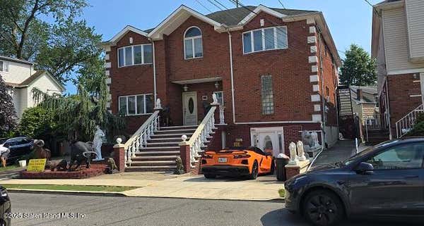 52 MARKHAM PL