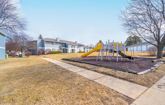 2 beds, 1 bath, 932 sqft, $1,499, Unit 13