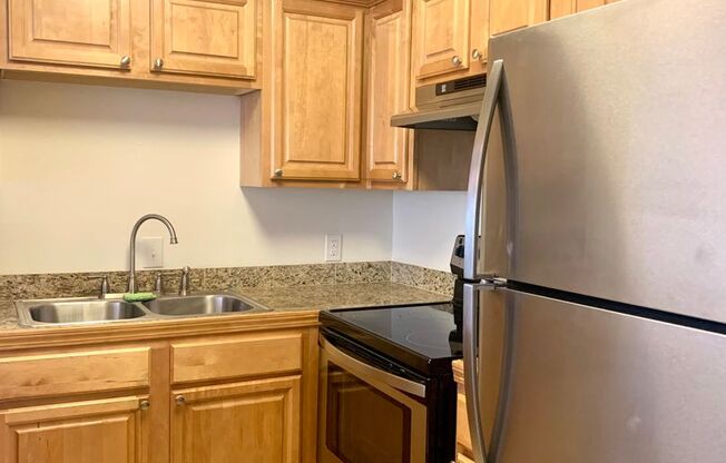 1 bed, 1 bath, $895, Unit 204