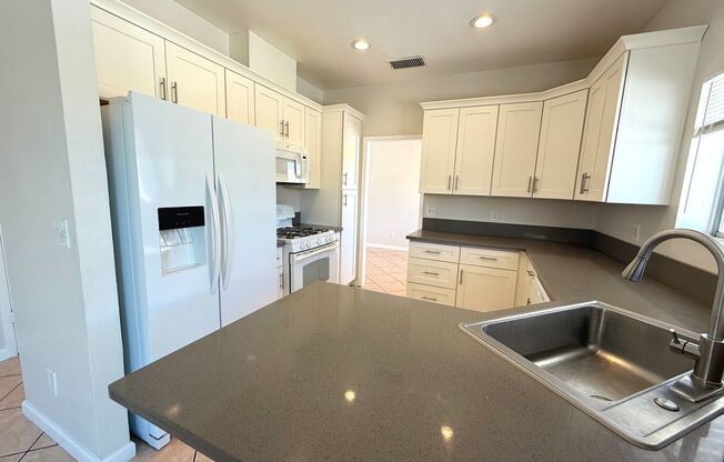 GORGEOUS 3BED/2.5BATH SINGLE FAMILY HOME