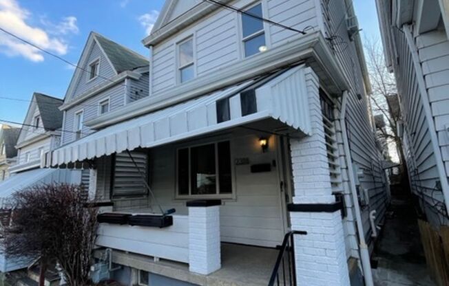 Newly Renovated 3 bedroom, 1 bathroom in South Side Slopes- Stainless Appliances and Sun Room