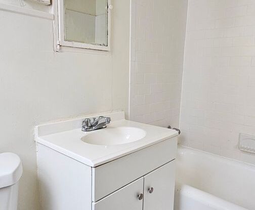 Studio, 1 bath, 240 sqft, $1,050, Unit 111A